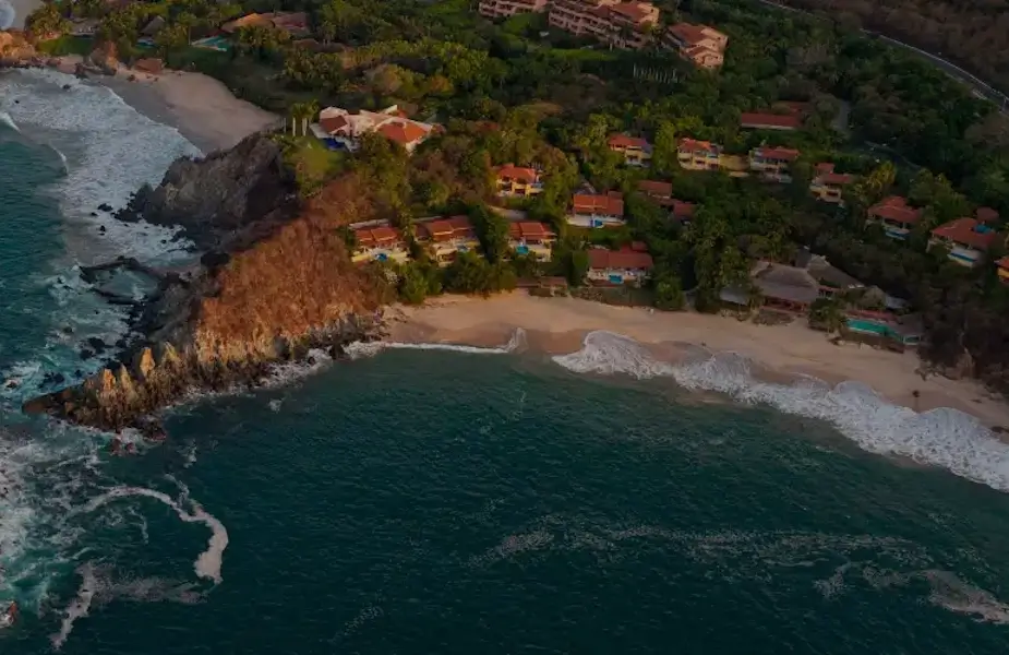 Beachfront houses in Ixtapa