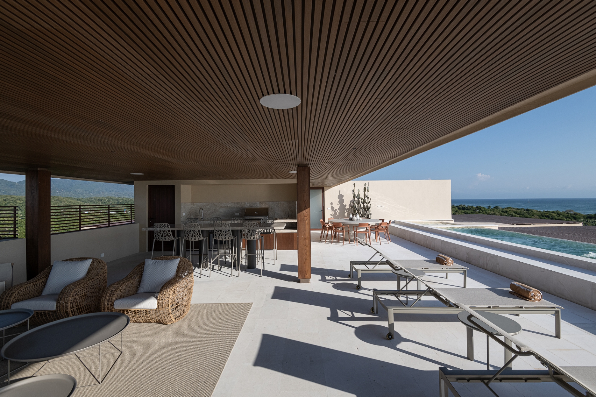 Penthouse Condos With Rooftop Pool And Outdoor Kitchen photo